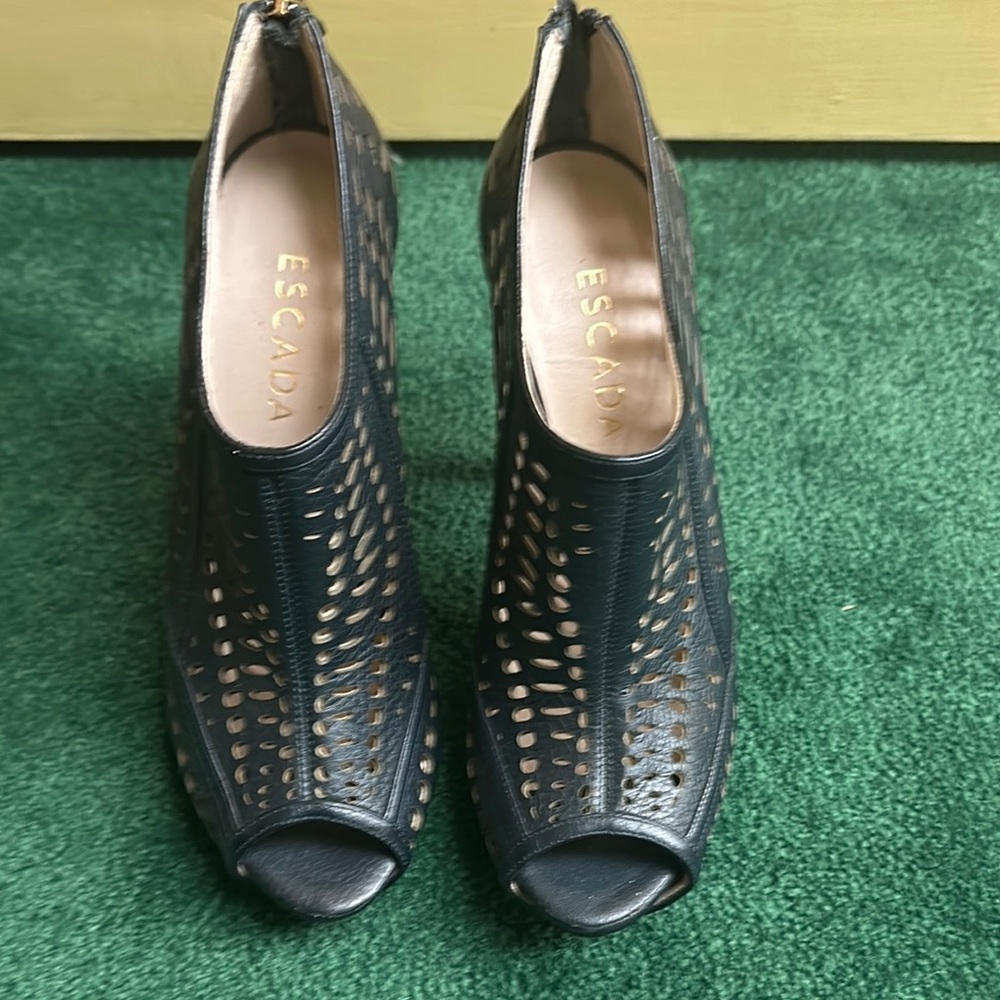 Escada Women's Navy Leather Peep-Toe Heels Size 7.5